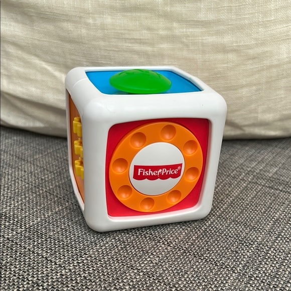 Fisher-Price Colorful Activity Cube fidget toy - Picture 1 of 4